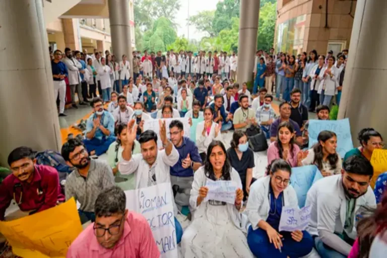 Doctors Nationwide Strike in India After Trainee Medic’s Murder in Kolkata Doctors in India Launch Nationwide Strike