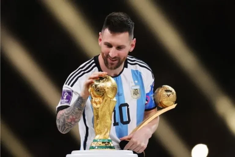 Lionel Messi: Breaking Records and Making History in World Football Lionel Messi Breaking Records and Making History in World Football