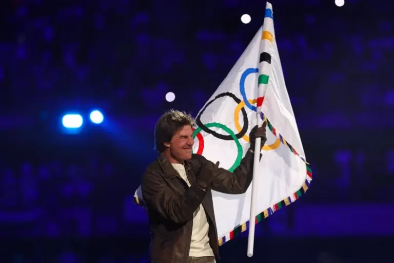 Tom Cruise Wows Crowd with Daring Descent at Paris 2024 Olympics Finale Tom Cruise