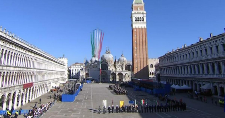 Overflight Frecce Tricolori closes ceremony November 4th in Venice