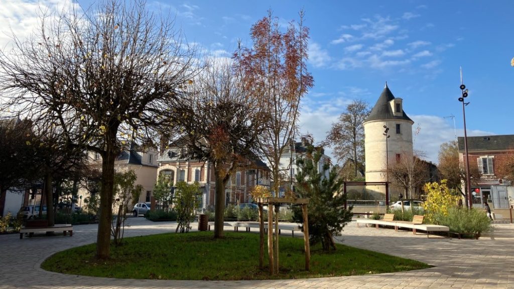 The church square overlooking the Conti tower.