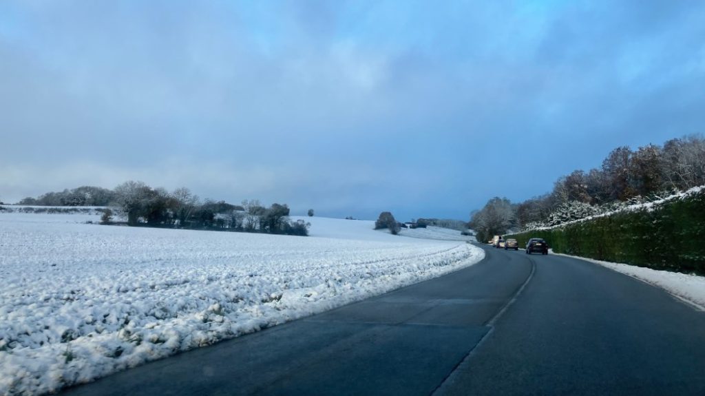 South of Beauvais, between Blaincourt-lès-Précy and Ully-Saint-Georges, the fields were covered in a white coat from Friday, November 22 in the morning.