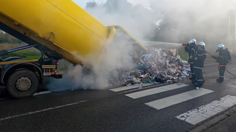Chevrières. A waste collection truck almost burst into flames