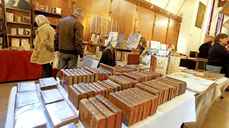 Bookseller’s Fair in Compiègne. These “old papers” have a bright future ahead of them