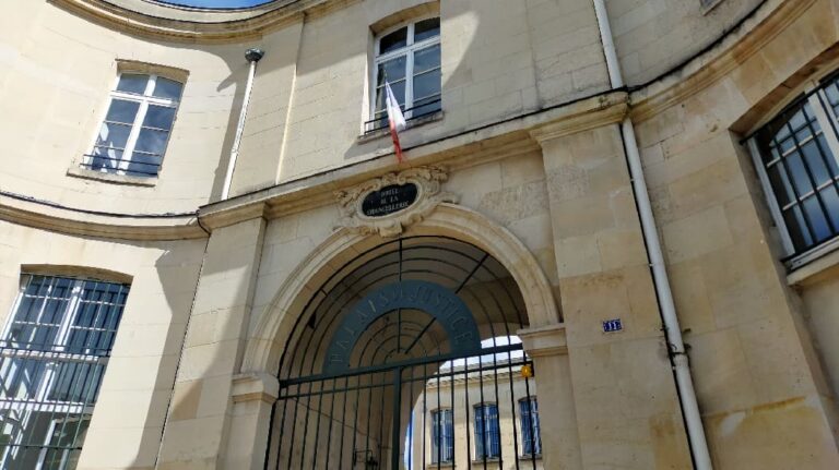 Lacroix-Saint-Ouen. After almost hitting a passer-by, a drunken motorist fled on foot in front of the police