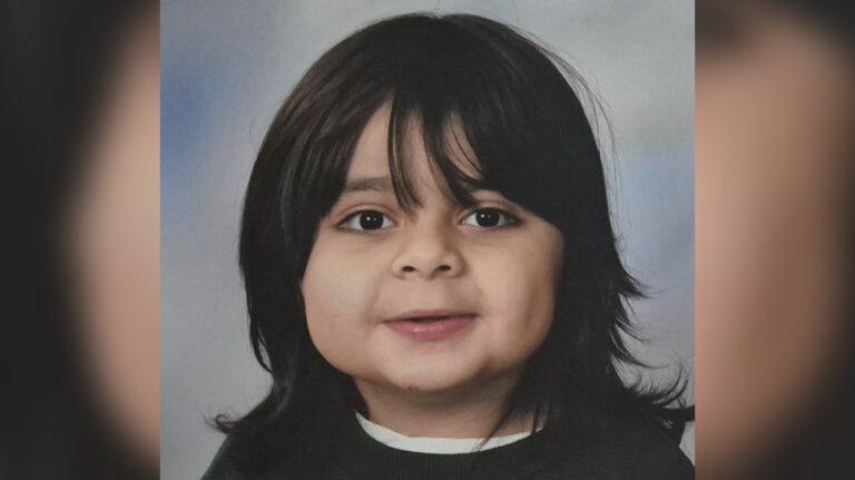 La Croix-Saint-Ouen. Youness, 6 years old, severely autistic, can neither go to a specialized establishment nor to normal school