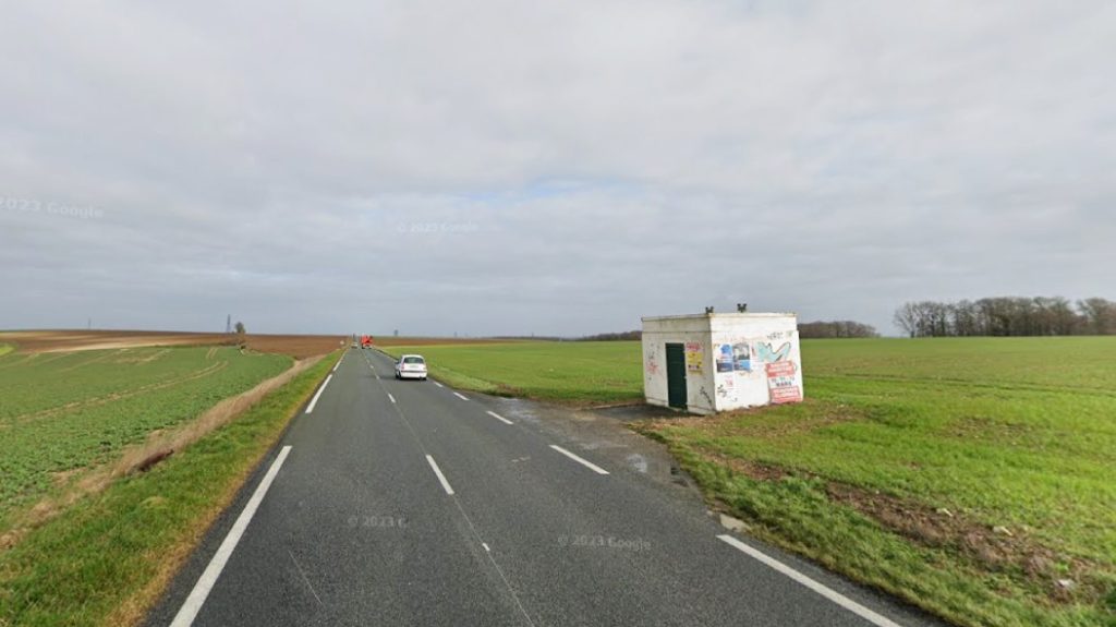 The accident took place on this straight line, between Beauvais and Méru, near Frocourt. (Google Maps photo)