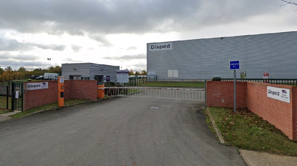 Photo of the entrance to the Dispeo logistics platform in Beauvais.