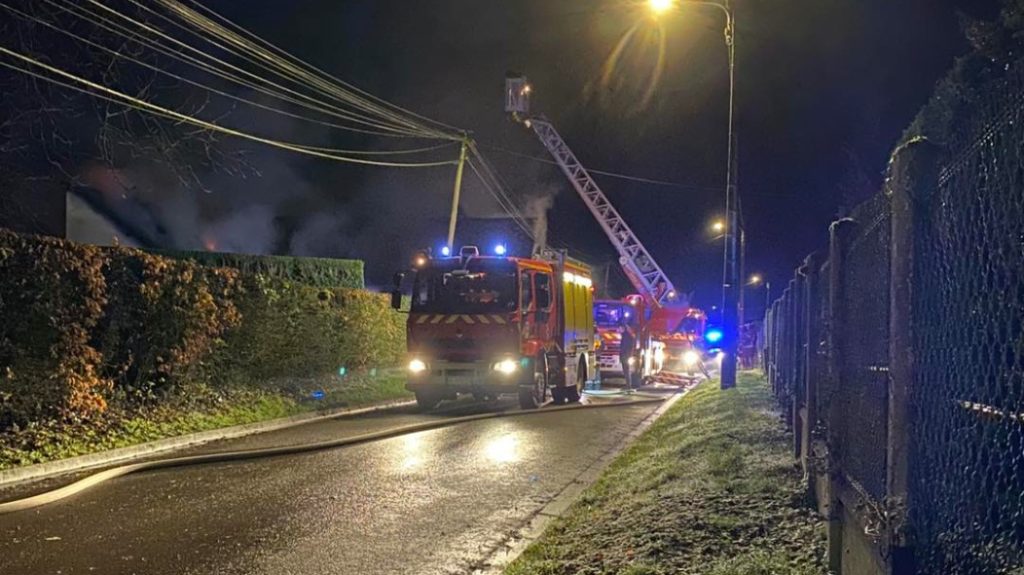 Despite the intervention of firefighters, the house was destroyed by fire. (Photo: Info Circulation/Radar 60)