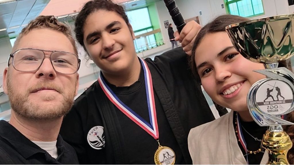 Wajid Beouch and Louna Cantrelle, both 15 years old, are Hauts-de-France lightsaber champions. They are coached by Guillaume Paisnel (left).