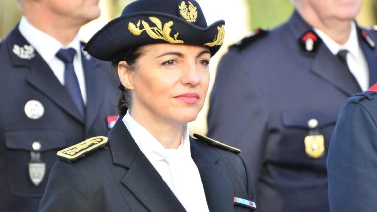 The former prefect of Oise Catherine Séguin obtains a privilege to send her son to a very elite college