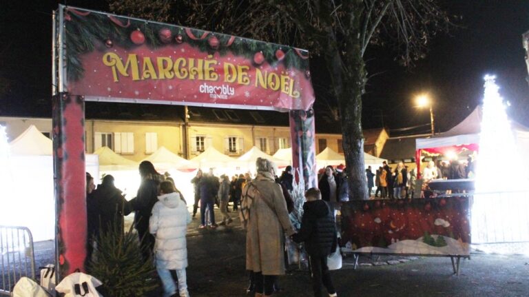 The Chambly Christmas market spoiled by a strong gust of wind