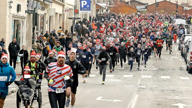The Kiwanis Club Compiègne Les Picantins Santa race raises €5,500 for Cosplay Hospital