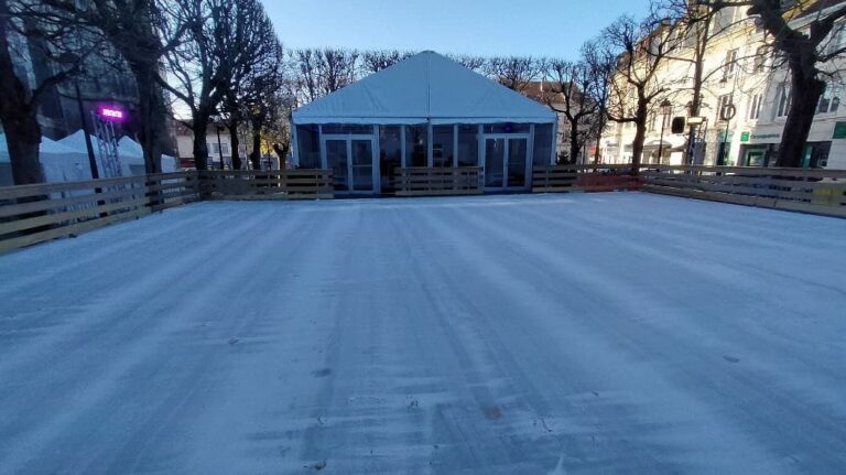Compiègne. An ice rink at Place Saint-Jacques from Saturday December 7 to January 5