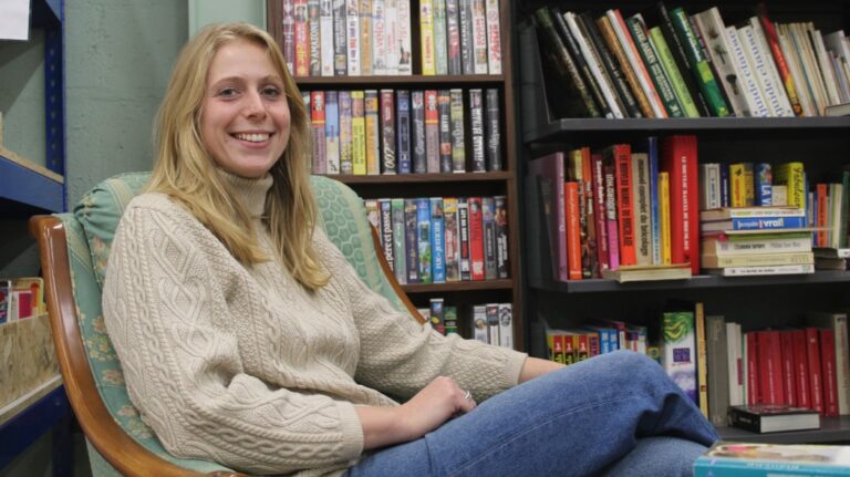 At 26, Estelle Gourdin opens a flea market in Méru