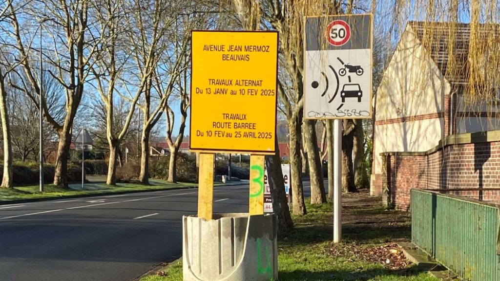 Signs indicating future work have appeared on avenue Jean-Mermoz in Beauvais. (Photo: ICR60)