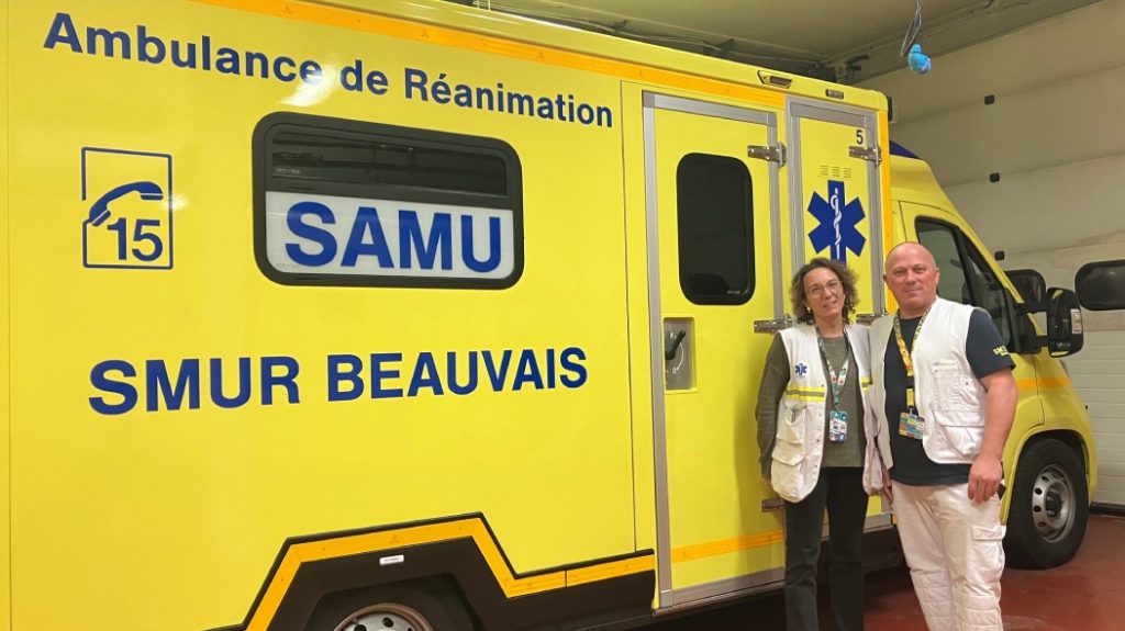 Vanessa Plocienniczak Emard, service executive, and Sébastien Bourdet, ambulance driver, present the new Samu vehicles.