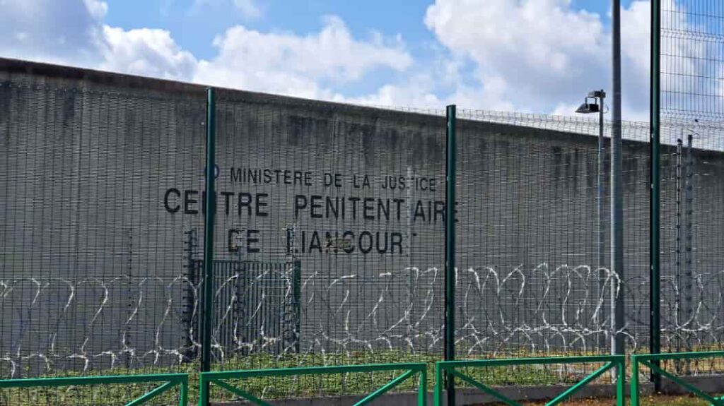 Oise Liancourt prison additional agents