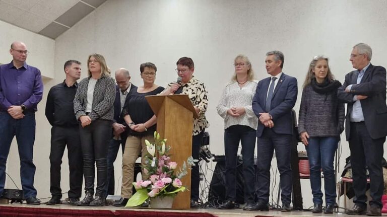 Bubbles. The mayor puts an end to rumors of the Post Office closing