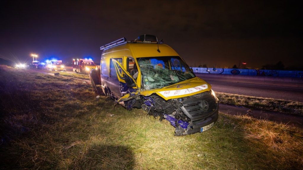 A van was also struck. (Photo: Aurélien Dheilly/Sdis60)