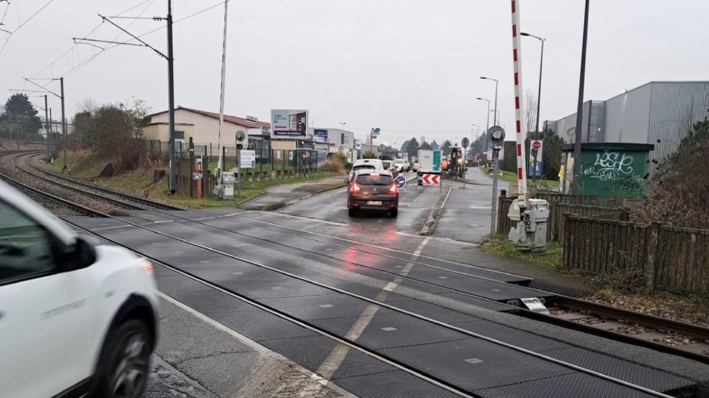 Towards the Chambly level crossing, motorists must be very careful and not stop in the middle of the tracks. (Photo DR)