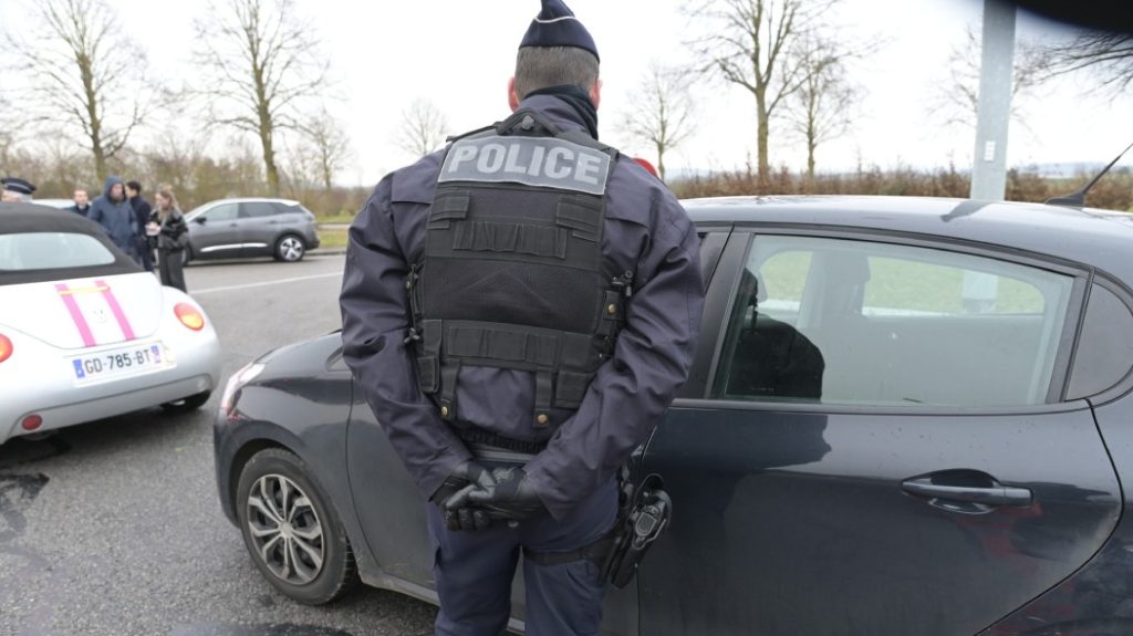 Reinforced checks took place this Friday, February 7 on the roundabout of the A16 Beauvais-Nord. (Photo: Prefect of Oise)