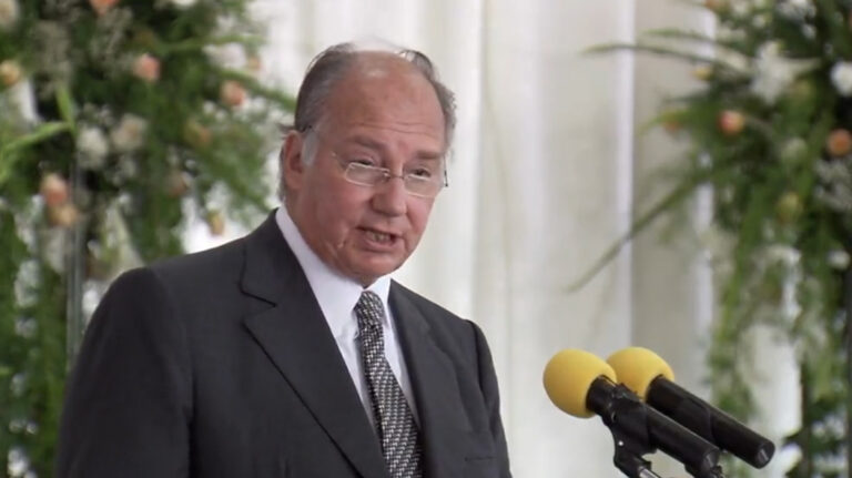 Death of Aga Khan: tributes from deputy Eric Woerth and the mayor of Chantilly Isabelle Wotjowiez