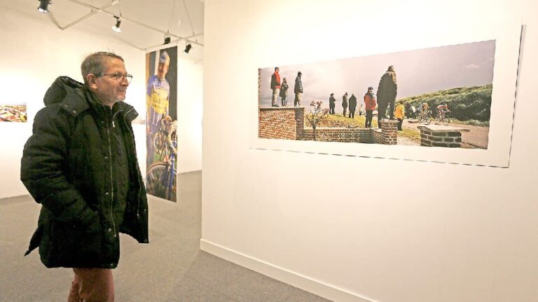 Jean-Legendre de Compiègne area. Bicycle under the objective of photographer Xavier Lambours
