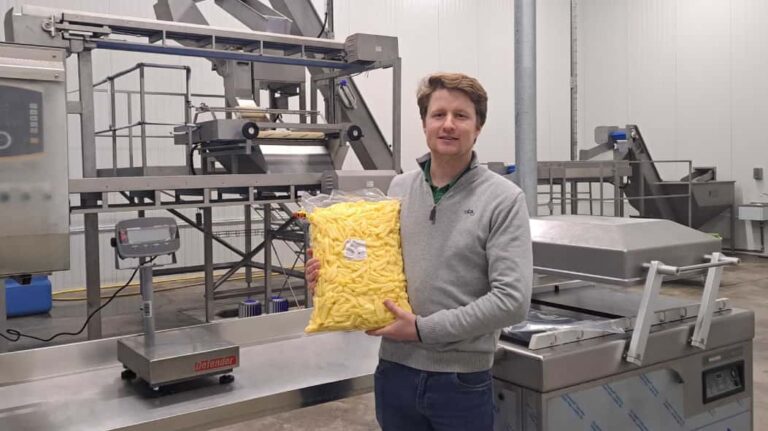 Picard plateau. He produces his own fresh fries in Godenvillers