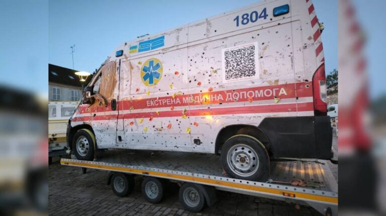 Nanteuil-le-Haudouin. The Ukainian ambulance riddled with Russian bullets overturned on the RN2